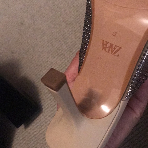 Flat headed heels - Picture 2 of 2